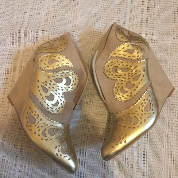June Ambrose Shoes - June By June Ambrose Gold Wedges